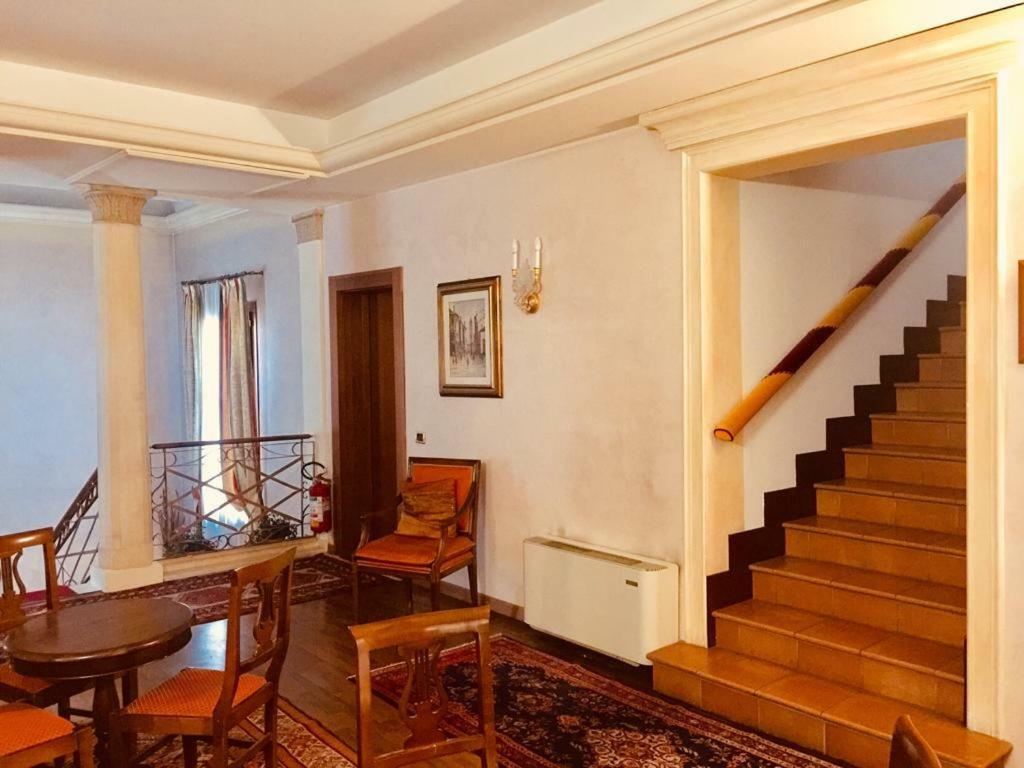 Hotel La Loggia Mestrino Bagian luar foto